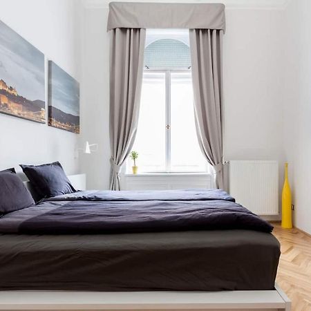 Bpr Sophisticated Astoria Suite With Balcony ブダペスト エクステリア 写真