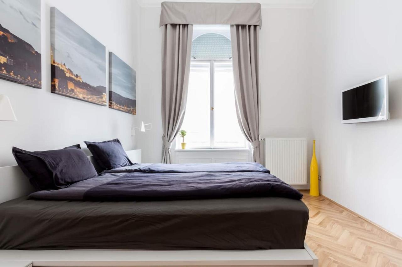 Bpr Sophisticated Astoria Suite With Balcony ブダペスト エクステリア 写真