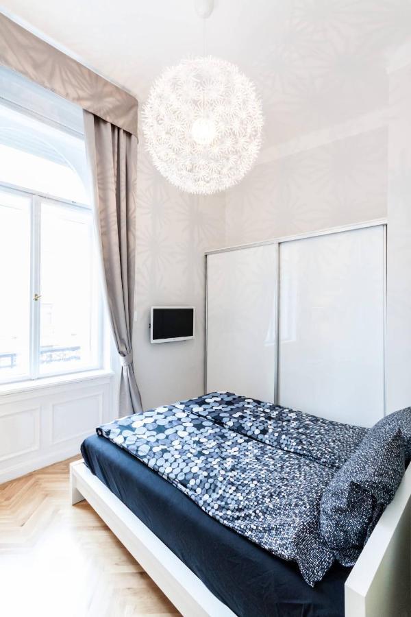 Bpr Sophisticated Astoria Suite With Balcony ブダペスト エクステリア 写真