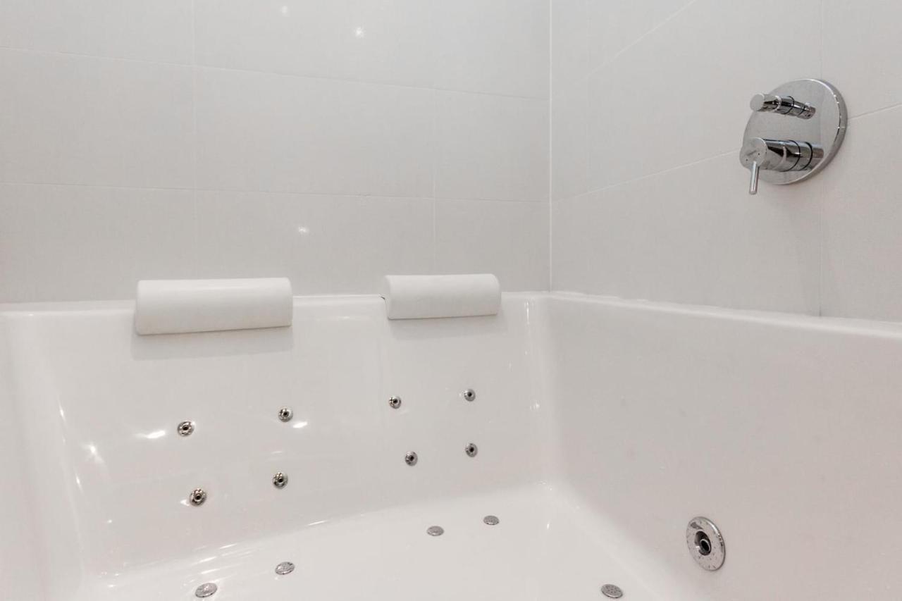 Bpr Sophisticated Astoria Suite With Balcony ブダペスト エクステリア 写真