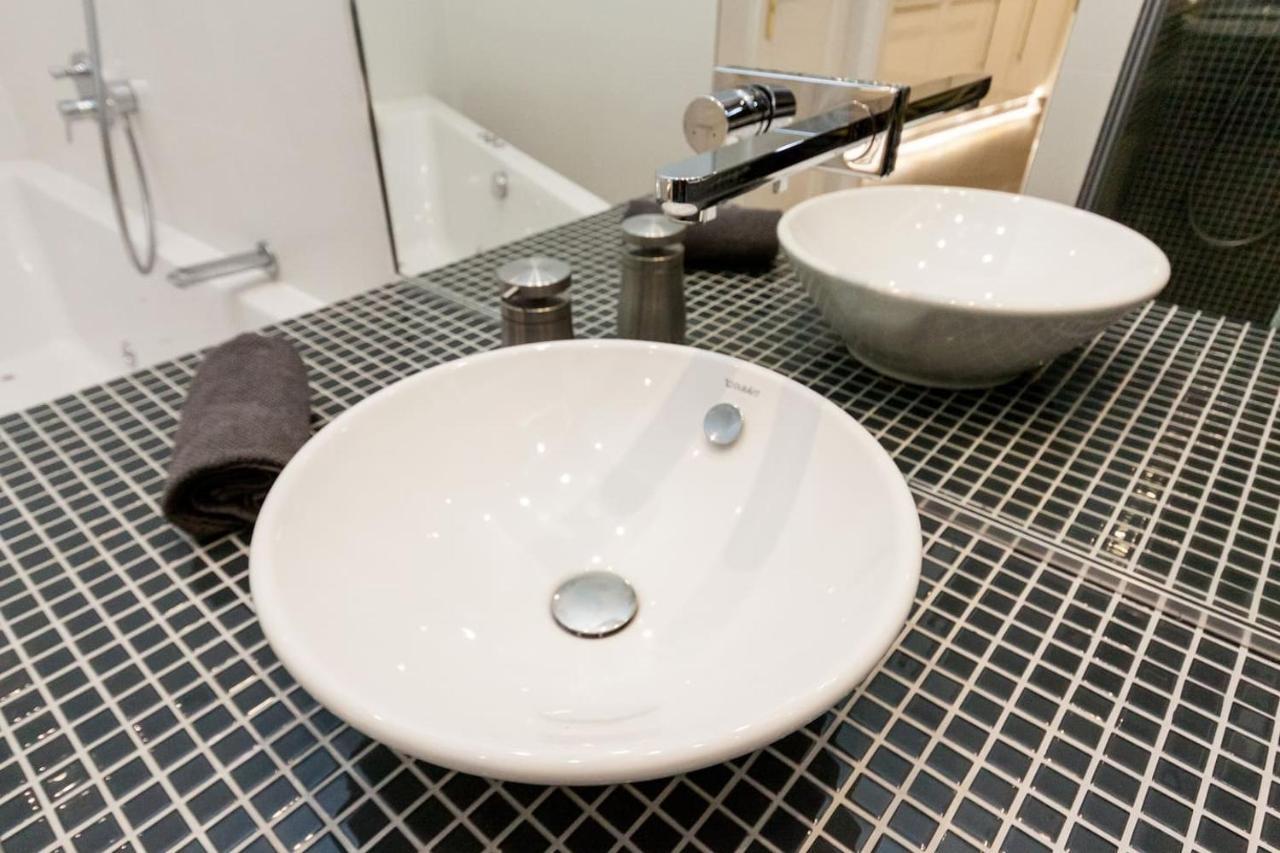 Bpr Sophisticated Astoria Suite With Balcony ブダペスト エクステリア 写真